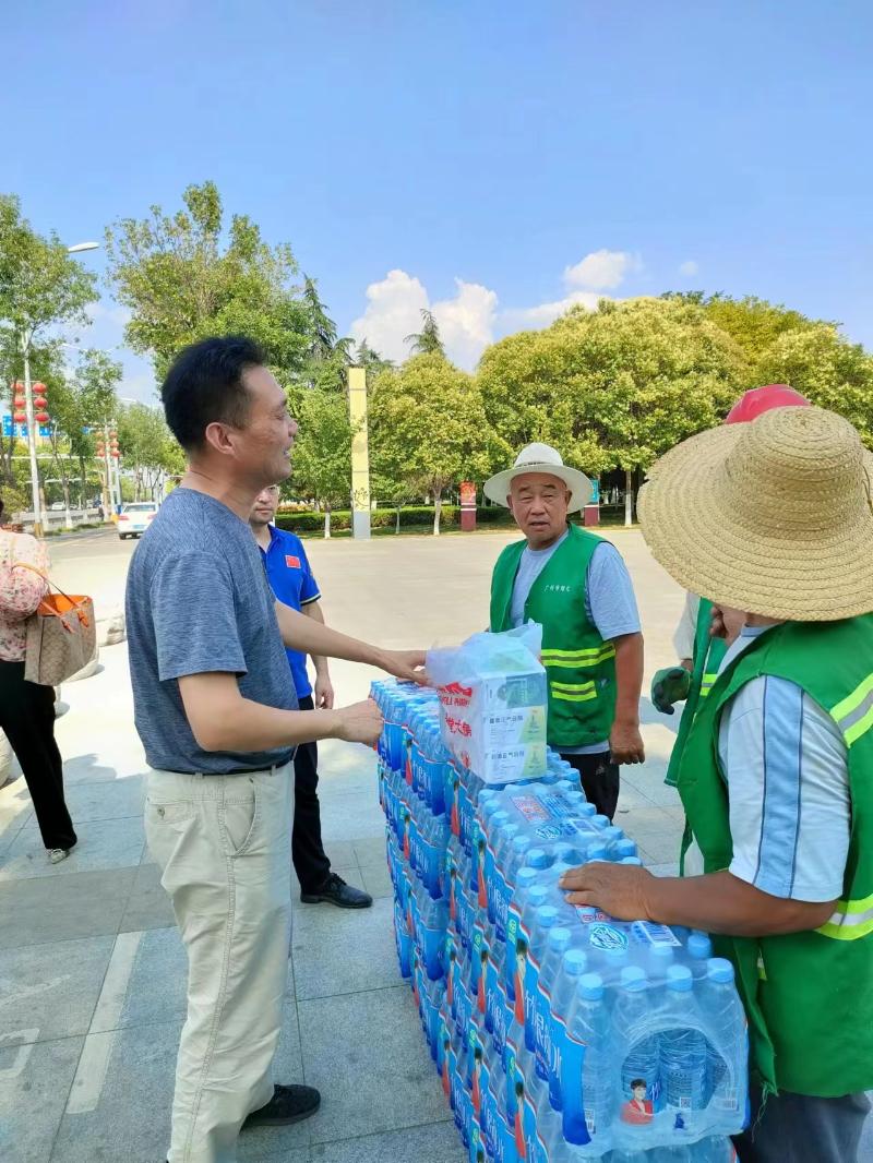 淮北市园林处开展“夏日送清凉”走访慰问活动 淮北市住房和城乡建设局